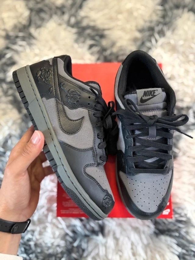 Nike Dunk Low W Black Roses – Taille 40,5 – Neuve & Authentique